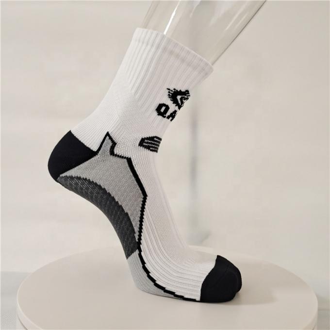 Para los calcetines de encargo de funcionamiento del deporte del algodón útil útil del equipo de los calcetines del trampolín
